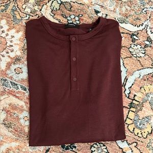 Theory Men’s Long Sleeve Burgundy Snap Button Henley Size Medium